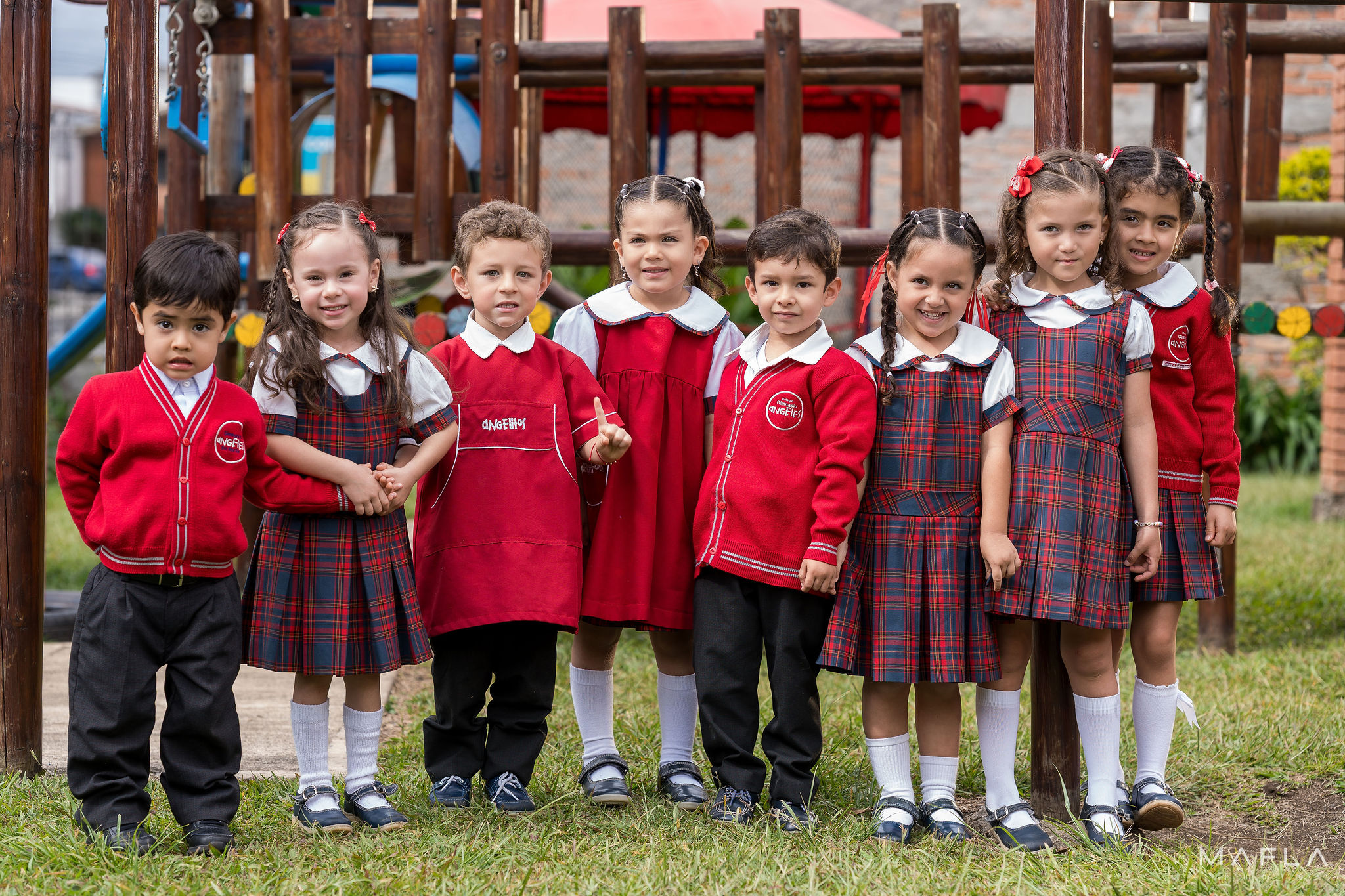 Niños jugando en el Colegio Gimnasio Ángeles